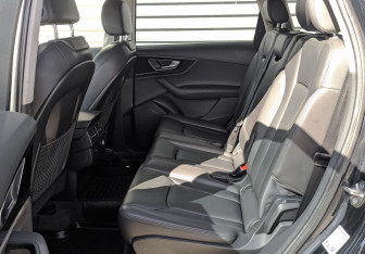 Подержанный автомобиль Audi Q7 2016 года (12 фото)