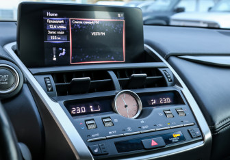 Подержанный автомобиль Lexus NX 2017 года (20 фото)