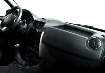 Подержанный автомобиль Nissan Terrano 2020 года (7 фото)