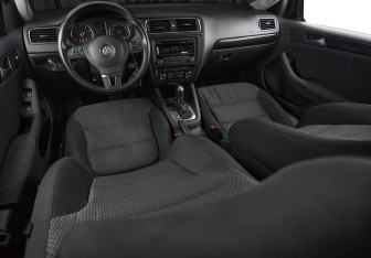 Подержанный автомобиль Volkswagen Jetta Sedan 2012 года (17 фото)