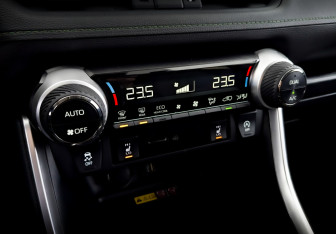 Подержанный автомобиль Toyota RAV4 2024 года (30 фото)