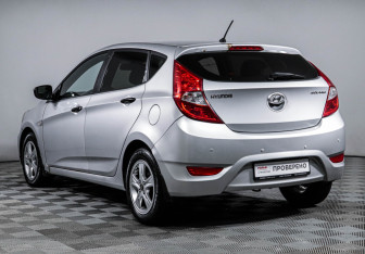 Подержанный автомобиль Hyundai Solaris Hatchback 2014 года (7 фото)