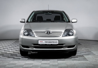 Подержанный автомобиль Toyota Corolla Sedan 2004 года (2 фото)