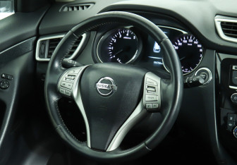 Подержанный автомобиль Nissan X-Trail 2015 года (16 фото)