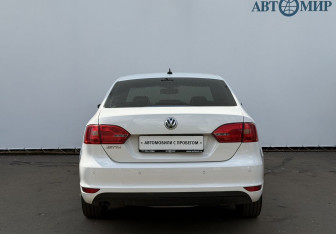 Подержанный автомобиль Volkswagen Jetta Sedan 2012 года (6 фото)
