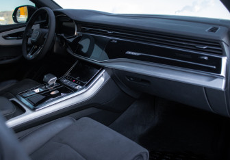 Подержанный автомобиль Audi Q8 2021 года (6 фото)