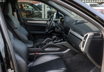 Подержанный автомобиль Porsche Cayenne 2022 года (11 фото)