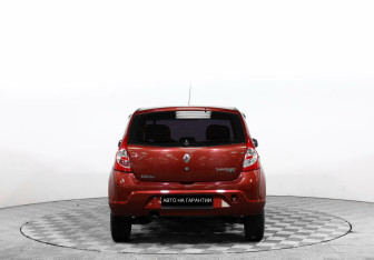 Подержанный автомобиль Renault Sandero 2012 года (4 фото)