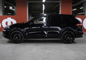 Подержанный автомобиль Porsche Cayenne 2015 года (8 фото)