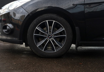 Подержанный автомобиль Ford Focus Hatchback 2012 года (22 фото)