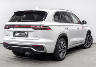 Подержанный автомобиль Geely Monjaro 2023 года (5 фото)