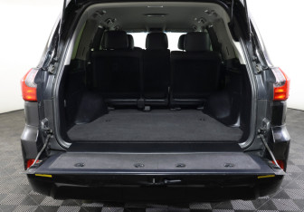 Подержанный автомобиль Lexus LX 2020 года (10 фото)