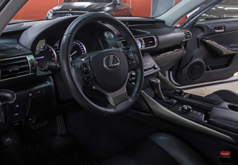 Подержанный автомобиль Lexus IS Sedan 2014 года (16 фото)