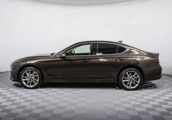 Подержанный автомобиль Genesis G70 2021 года (8 фото)