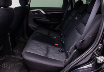 Подержанный автомобиль Mitsubishi Pajero Sport 2019 года (10 фото)