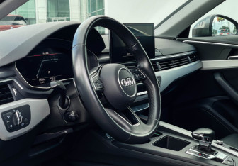 Подержанный автомобиль Audi A4 Sedan 2021 года (13 фото)