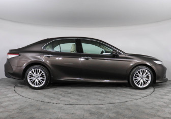 Подержанный автомобиль Toyota Camry Sedan 2019 года (4 фото)