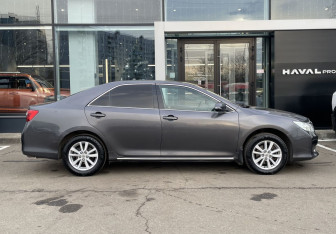 Подержанный автомобиль Toyota Camry Sedan 2012 года (4 фото)