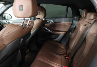 Подержанный автомобиль BMW X6 2022 года (14 фото)