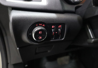 Подержанный автомобиль Opel Astra Hatchback 2011 года (12 фото)