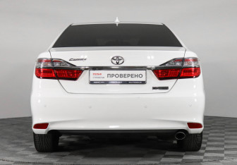 Подержанный автомобиль Toyota Camry Sedan 2017 года (6 фото)