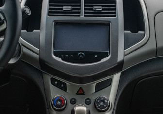 Подержанный автомобиль Chevrolet Aveo Sedan 2015 года (14 фото)