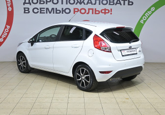 Подержанный автомобиль Ford Fiesta Hatchback 2016 года (6 фото)