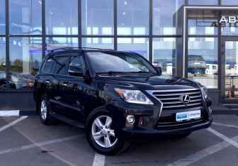 Подержанный автомобиль Lexus LX 2014 года (3 фото)