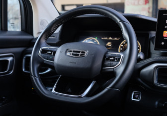 Подержанный автомобиль Geely Okavango 2022 года (14 фото)