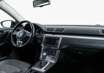 Подержанный автомобиль Volkswagen Passat Sedan 2011 года (7 фото)