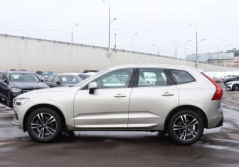 Подержанный автомобиль Volvo XC60 2019 года (8 фото)