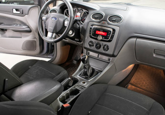 Подержанный автомобиль Ford Focus Hatchback 2010 года (11 фото)