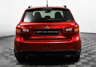 Подержанный автомобиль Mitsubishi ASX 2014 года (6 фото)