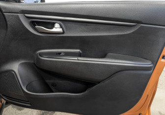 Подержанный автомобиль Kia Rio Hatchback 2019 года (23 фото)