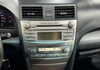 Подержанный автомобиль Toyota Camry Sedan 2009 года (14 фото)