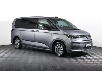 Подержанный автомобиль Volkswagen Multivan 2022 года (3 фото)