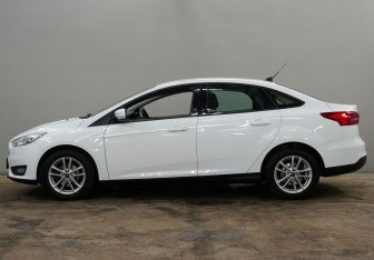 Подержанный автомобиль Ford Focus Sedan 2019 года (8 фото)