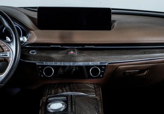 Подержанный автомобиль Genesis G80 2021 года (13 фото)