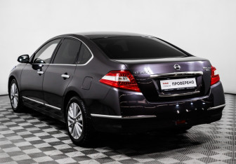 Подержанный автомобиль Nissan Teana 2010 года (7 фото)