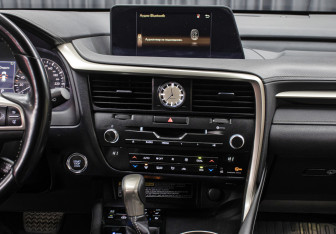 Подержанный автомобиль Lexus RX 2019 года (15 фото)