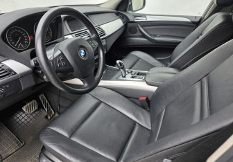Подержанный автомобиль BMW X5 2011 года (9 фото)