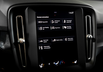 Подержанный автомобиль Volvo XC40 2018 года (26 фото)