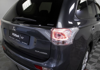 Подержанный автомобиль Mitsubishi Outlander 2014 года (23 фото)