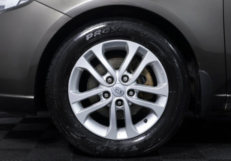 Подержанный автомобиль Kia Cerato Sedan 2011 года (18 фото)