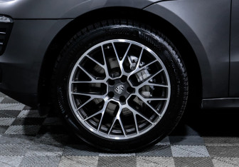 Подержанный автомобиль Porsche Macan 2014 года (15 фото)