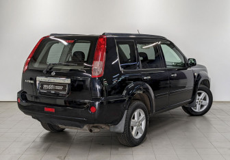 Подержанный автомобиль Nissan X-Trail 2006 года (5 фото)