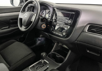 Подержанный автомобиль Mitsubishi Outlander 2012 года (9 фото)