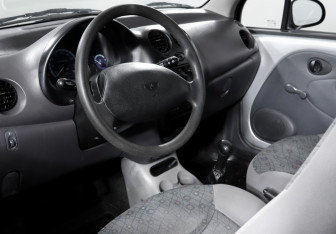 Подержанный автомобиль Daewoo Matiz 2012 года (16 фото)