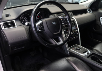 Подержанный автомобиль Land Rover Discovery Sport 2017 года (15 фото)