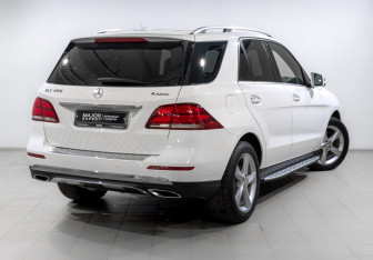 Подержанный автомобиль Mercedes-Benz GLE 2016 года (5 фото)